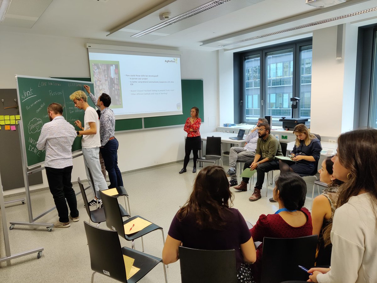 Last day of the #AgRefine training week and our <a href="/Mariana_Cerca/">Mariana Cerca @marianacercaphd.bsky.social</a> mediated the first in-person #journalclub , where the #ESRs discussed their impacts in the #bioeconomy. The <a href="/tu_wien/">TU Wien</a> lab tour followed and the weekend started🌝
#MSCA #ITN #H2020