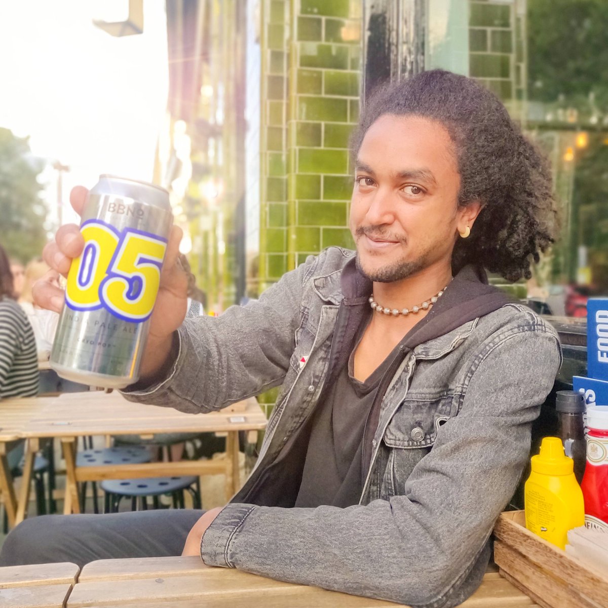 Birdcage Pub (@birdcage_pub) on Twitter photo Meet Ahmed! Superstar chef and lover of good beer! Checkout Ahmed's favourite from <a href="/brewbynumbers/">Brew By Numbers</a> the number 5! (Also check out number 11 on tap!)
.
.
.
#craftbeer #hoxton #shoreditch #supportcraftbeer #foodie #pub
@the_carnival_avenue Meet Ahmed! Superstar chef and lover of good beer! Checkout Ahmed's favourite from <a href="/brewbynumbers/">Brew By Numbers</a> the number 5! (Also check out number 11 on tap!)
.
.
.
#craftbeer #hoxton #shoreditch #supportcraftbeer #foodie #pub
@the_carnival_avenue