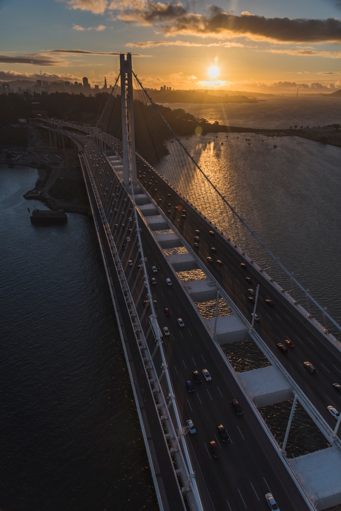 mascotsports's tweet photo. Voted the 3rd best international running event by @runnersworld in 2019, we can confidently say that The Bay Bridge Half is nothing short of spectacular! 

A huge thank you to @brooksrunning for helping make this special event possible https://t.co/UcpJjXxBnb