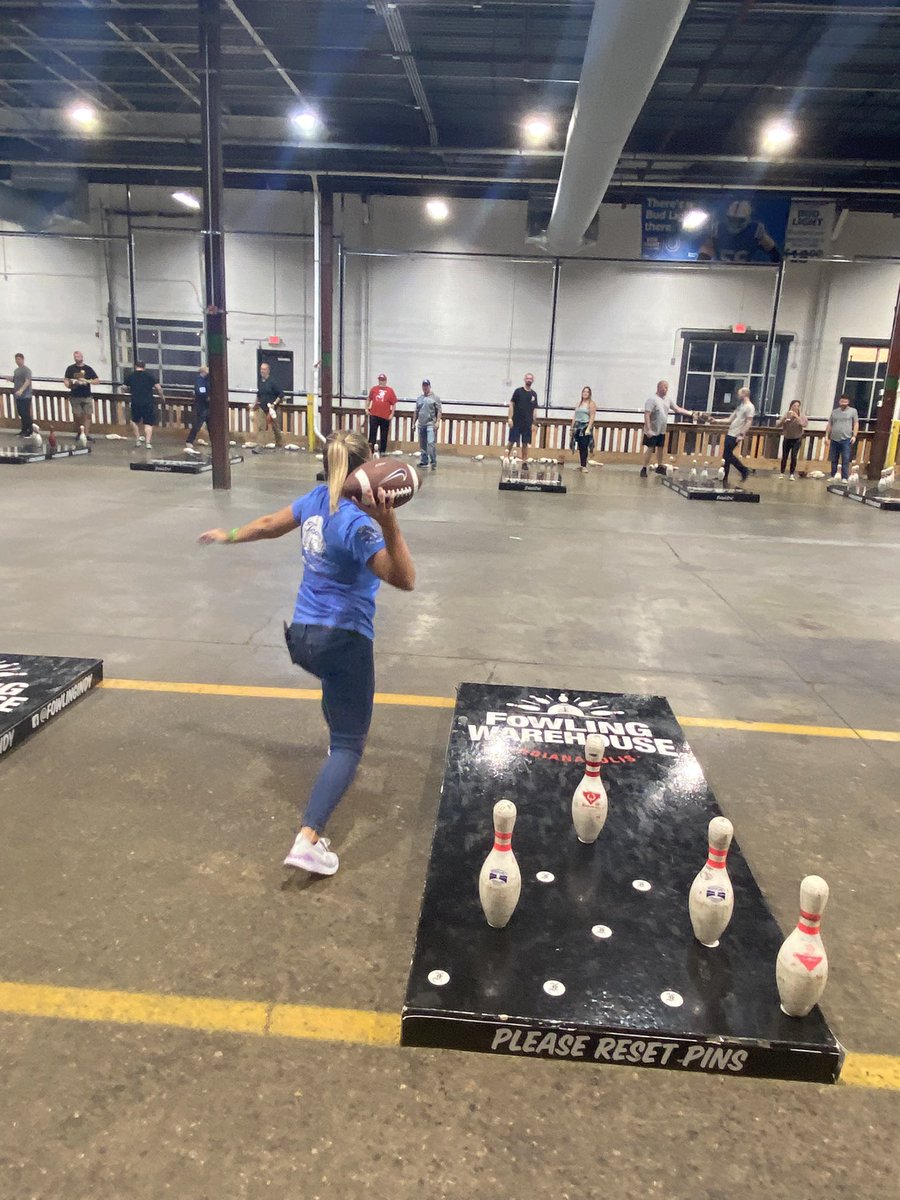 FowlingIndy's tweet photo. League night #1! Many bonks, a few strikes and a hell of a time!! #FowlOn! https://t.co/LKUbLzzIvk