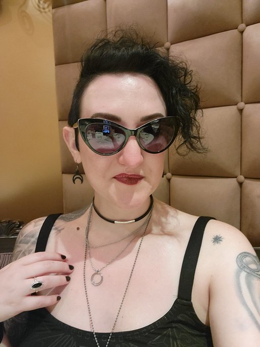 I can't wait to get back to seeing all my lovely fans on @treasure_cams but... I'm not having a bad time<a href="/tag/shakeit"class="tags"><span>#shakeit</span></a>