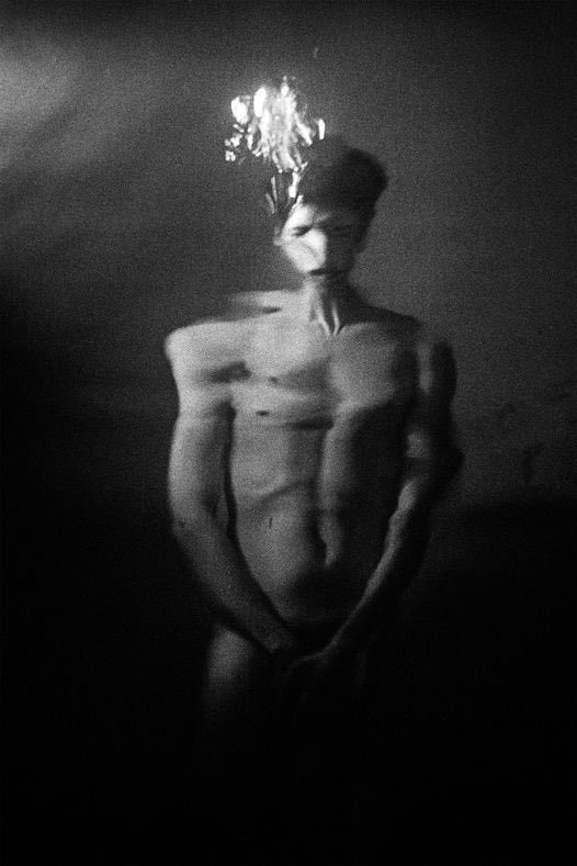 Esta tarde charlaremos sobre los mapas de la intimidad en territorios hostiles con Alex Domenech, merecedor de la XIX edición del premio Nuevo Talento Fnac de Fotografía.
🗓24 de sept
🕖19h
📍FNAC San Agustín