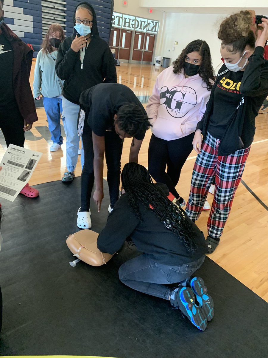 KnightdaleHS's tweet photo. Student leadership at its finest, @TJBeavers Sports Medicine students facilitating hands only CPR to all Health and PE students! @KHSCDPrincipal #KHSGameOn https://t.co/d7nN5YZT0S