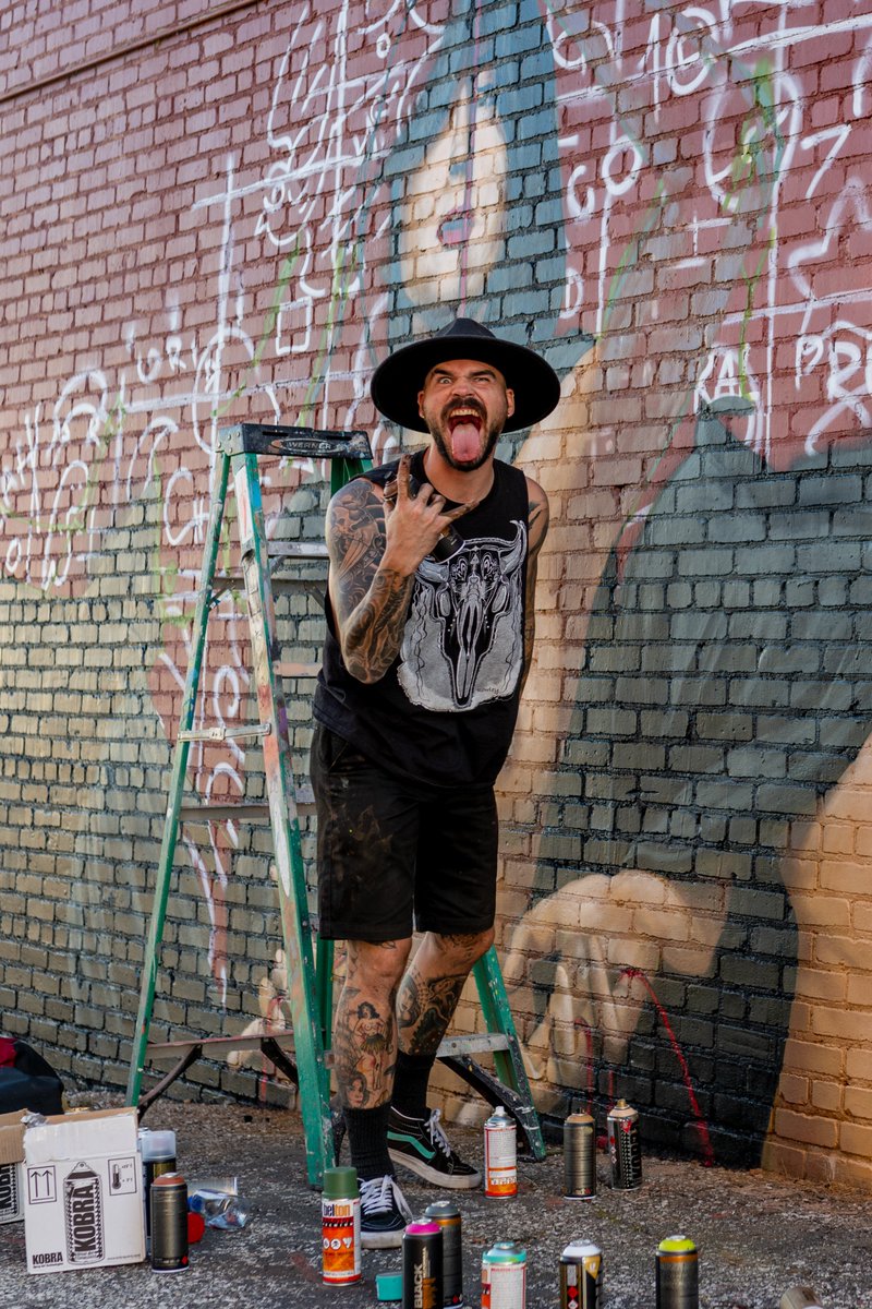 zenextremist's tweet photo. #SpraySeeMo mural festival is in full swing. Here are a few shots from yesterday's progress

Had a blast getting to hang out and have some beverages with the artists last night

#mural #streetart #kccrossroads @VisitKC https://t.co/6e6rogylQ2
