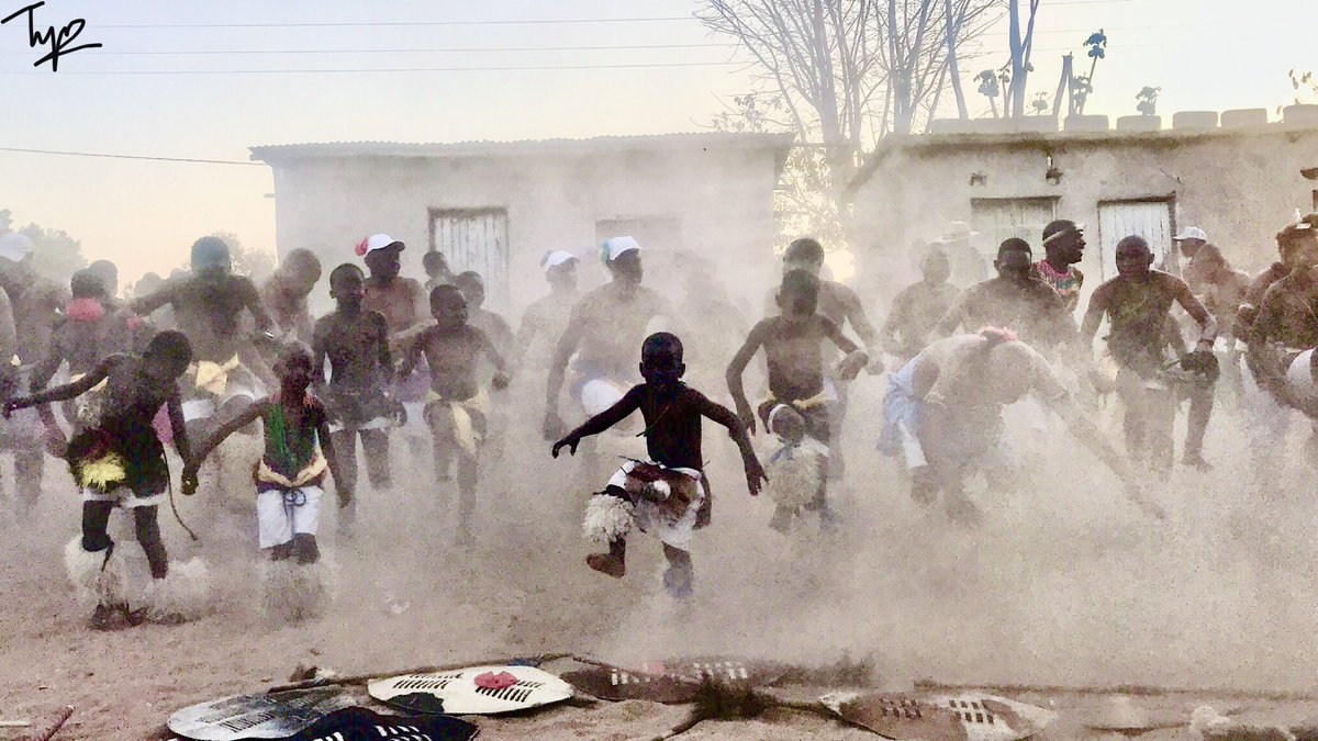 tyrowastaken's tweet photo. Don’t think I’ll ever capture anything better than this again.  

“Mchongolo” - Tsonga traditional dance. 
Happy Heritage day Magaza #heritageday #Tsonga #TsongaCulture #Xitsonga #MaTsonga  #SouthAfrica #Bushbuckridge   #Magaza #At25 https://t.co/rpsz7uLoXb