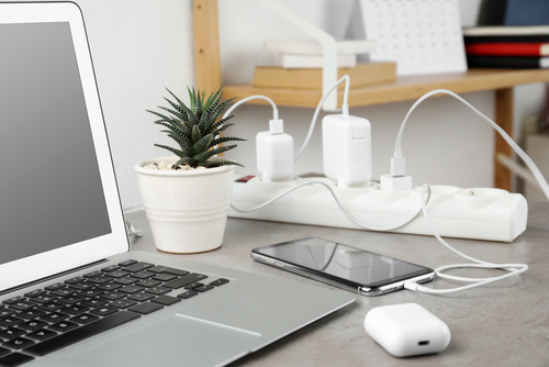 BrusselsMorning's tweet photo. The #European Commission is planning to revive the standardisation push for mobile #charging ports.On Thursday, the EC called for standardised charging ports for #mobile #phones, headphones and #tablets,

https://t.co/oqSU5q0sUP https://t.co/FjHElGtFpD