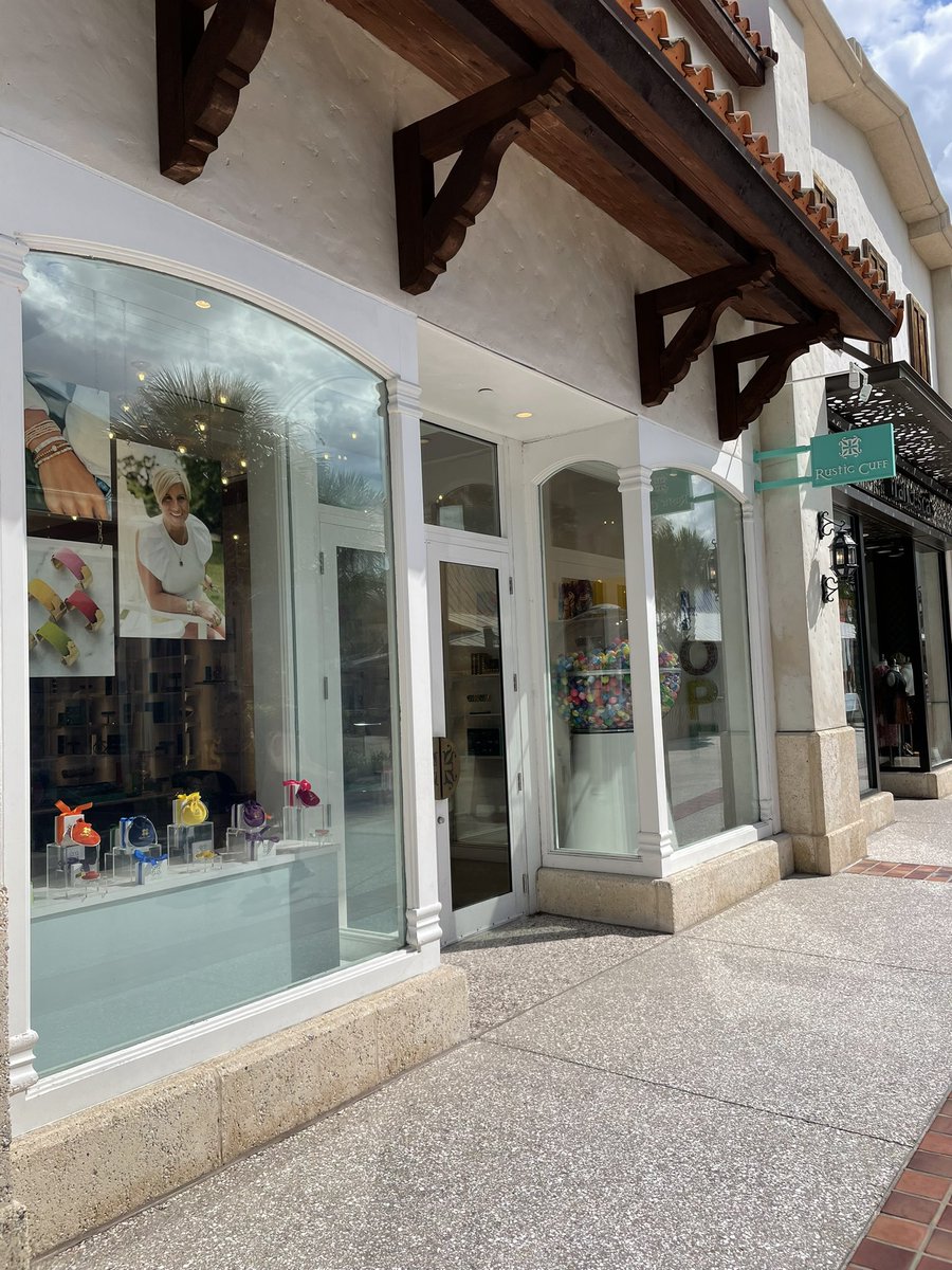 allthingsfadra's tweet photo. Close by was #rusticcuff - an empowering bracelet shop by founder Jill Donovan. And I walked away with a personalized bracelet that said appropriately FADRA 😁 @DisneySprings #wegrowretreat https://t.co/VbzdU8qQfB
