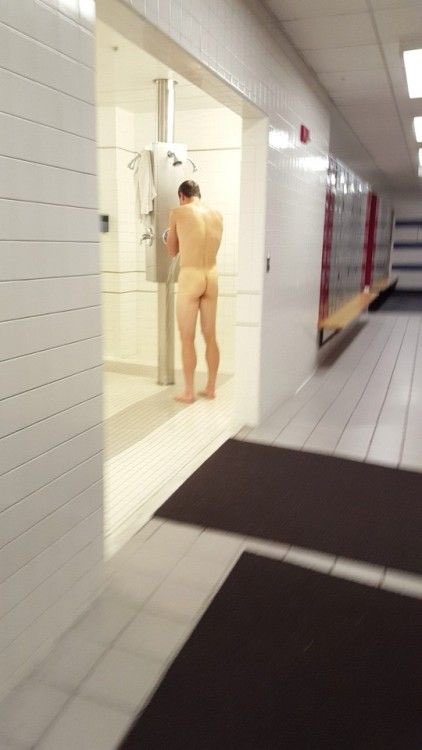 jackstep4's tweet photo. Favorite part of my workout, who recognized this place?  Share your gym locker room/shower experiences. https://t.co/hGbm9gIcuU