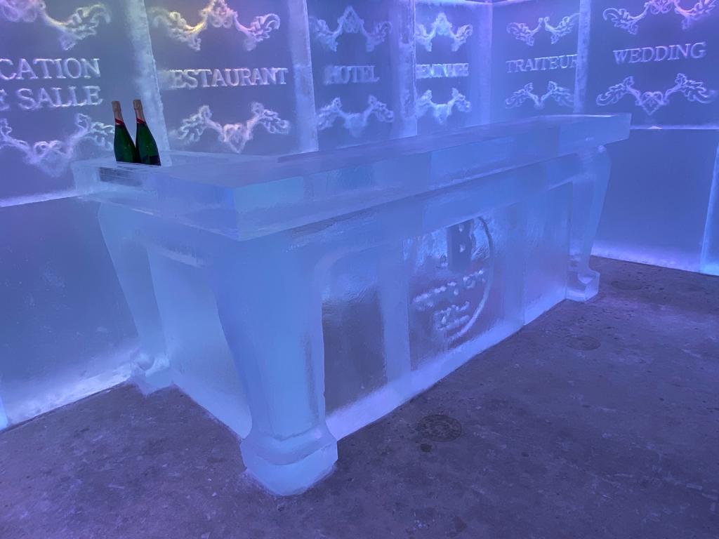 emotionsbycrys's tweet photo. Voici le tout nouveau bar en glace de Lozanne : le B Complexe ! Bravo à nos 3 sculpteurs pour cette magnifique réalisation. Merci à Emilie Jones pour sa confiance renouvelée.
https://t.co/RPtFgxVmqT
#Ice #Glace #AtelierGlace #Evenementiel #SculpteurGlace #Sculpturesurglace https://t.co/poKu8vF7aX