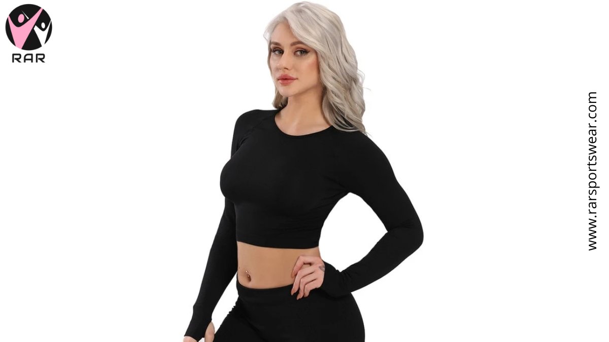 The Seamless Fitness Crop Sports Top w/ Thumb Holes is perfect for a yoga class and gym workout in winter. It is sweat-wicking and also plays a role in keeping warm. Crafted from a brushed, buttery soft, and stretch fabric. 

Shop now: rarsportswear.com/collections/sp…