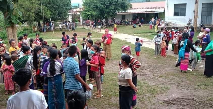 RvlBurma2's tweet photo. About 700 IDPs in #MongKong, Muse District, northern Shan State, were found in 56 cases of COVID-19 yesterday &amp; today AGAIN, bringing the total number of infected people to 126, including breastfeeding mothers and children. 1/2 @Refugees 

#WhatsHappeningInMyanmar 
#Refugees https://t.co/kIpeaWGIKk