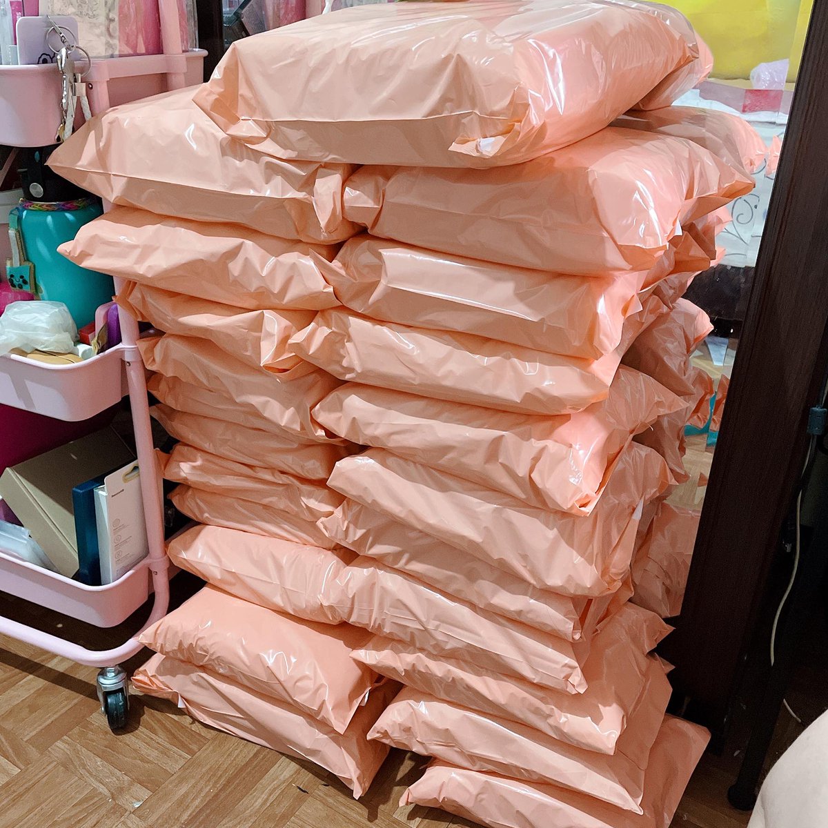 jmnscartcs's tweet photo. #gochieupdates | shipping mots on:e dvd
all items are packed! i have to accompany my mom tomorrow to get vaccinated so all ggx pick-ups and jnt drop-offs will be done on monday! ♡ sdd for mandaluyong is only available tomorrow, sdd from qc is tomorrow onwards! https://t.co/qonaNFUTiM