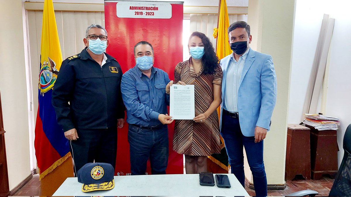 RuthCaldasArias's tweet photo. #TrabajoEnEquipo | Asistimos a la firma del convenio de cooperación interinstitucional entre el GAD Municipal de Santa Isabel  y la CTE.

✅Fortalecemos el trabajo conjunto para mejorar la seguridad en las vías y el servicio a la ciudadanía. 

#VamosBienCTE #CTEAzuay https://t.co/qF95mzswdW