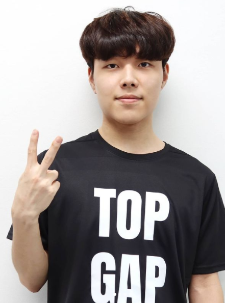 ProsDoingThings's tweet photo. 📷 #Summit with a "top gap" shirt. https://t.co/FsKZdkmVFJ