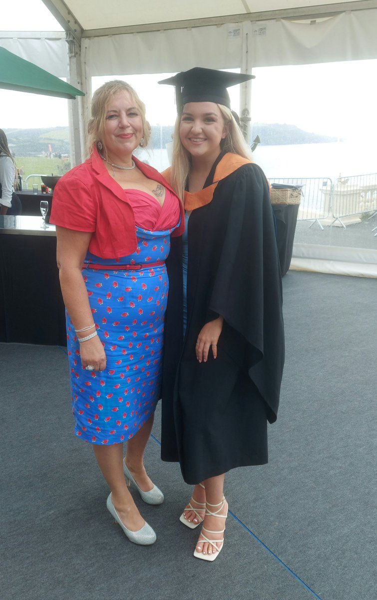 Mandy57124076's tweet photo. Team MBU - sharing a graduation #colleagues #nurseassociate #mentalhealthnurse @DPT_Perinatal @hg_fieldhouse @ChrisBurford12 @DPT_ChiefExec https://t.co/4BMYlPd5AE
