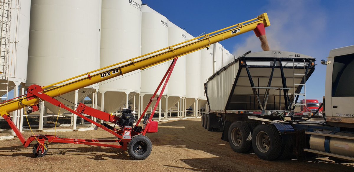 CACoopAgro's tweet photo. The colours of Fall. Blue skies, red wheat, yellow augers. Spent a fun afternoon with @Cor9Commodities and @AgGrowthIntl @AgiSpenny to demonstrate the U-Trough UTX44 Auger. #keepcalmfarmon https://t.co/J8Esa5DP07
