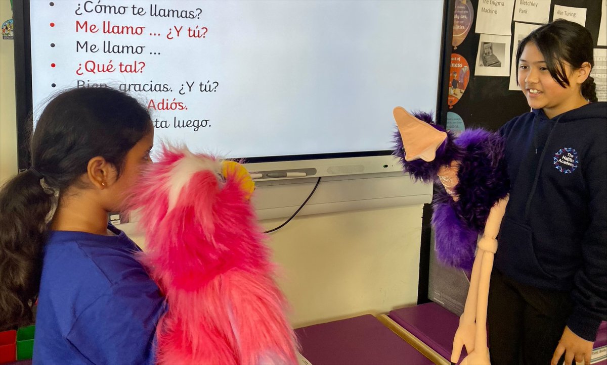 HalifaxAcademy_'s tweet photo. Primary students in Phases 1 &amp; 2 are loving their German &amp; Spanish lessons. This week they performed role-plays with their new puppet friends #languages #German #Spanish #voice 🇩🇪🇪🇸 https://t.co/sSucLn2LZi