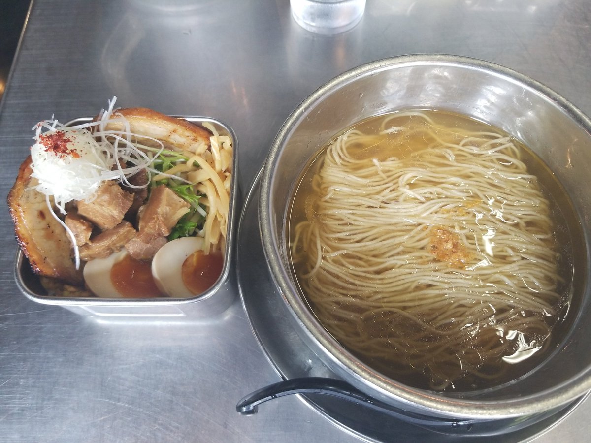 32Mitsumax's tweet photo. 今日ちょっとラーメンを食べてきました。有名なAFURIの総本店です。ZUND-BARです本店しかないクラシックを食べて感動です。自転車ラックもありました。神奈川の自転車乗りなら是非！
#ZUNDBAR
 #AFURI
#ラーメン
#神奈川ラーメン https://t.co/Vr2U7KRU6X