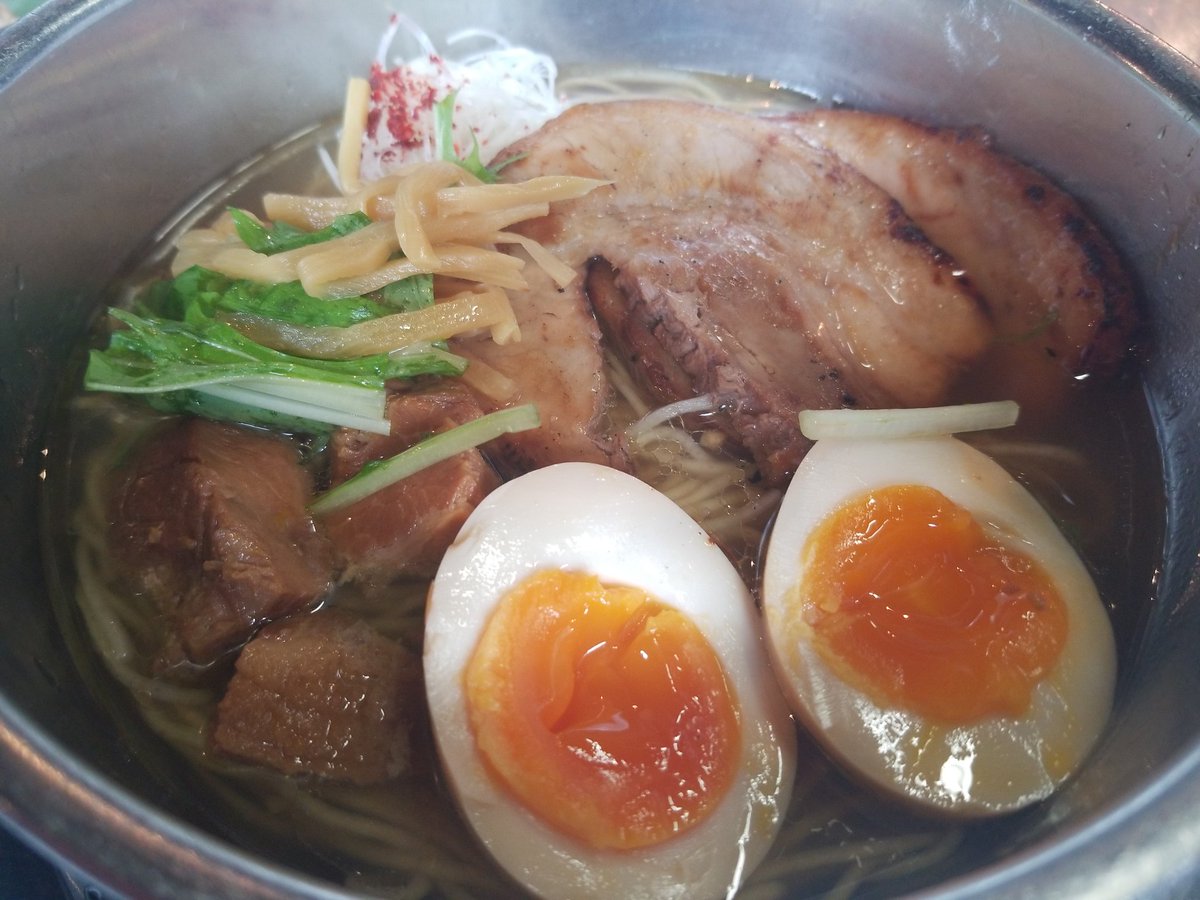 32Mitsumax's tweet photo. 今日ちょっとラーメンを食べてきました。有名なAFURIの総本店です。ZUND-BARです本店しかないクラシックを食べて感動です。自転車ラックもありました。神奈川の自転車乗りなら是非！
#ZUNDBAR
 #AFURI
#ラーメン
#神奈川ラーメン https://t.co/Vr2U7KRU6X