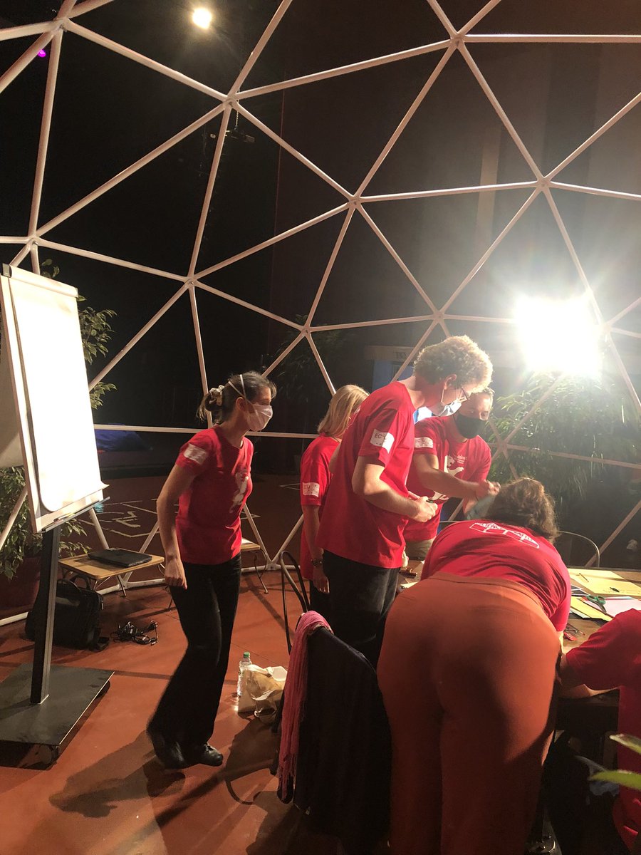 ChristineFM86's tweet photo. #scientific #battle #ScienceBattle is on @EC2U_Alliance
👨🔬6 scientists from @UnivPoitiers against @UniTurku and @unipv teams https://t.co/giDhQ657pg