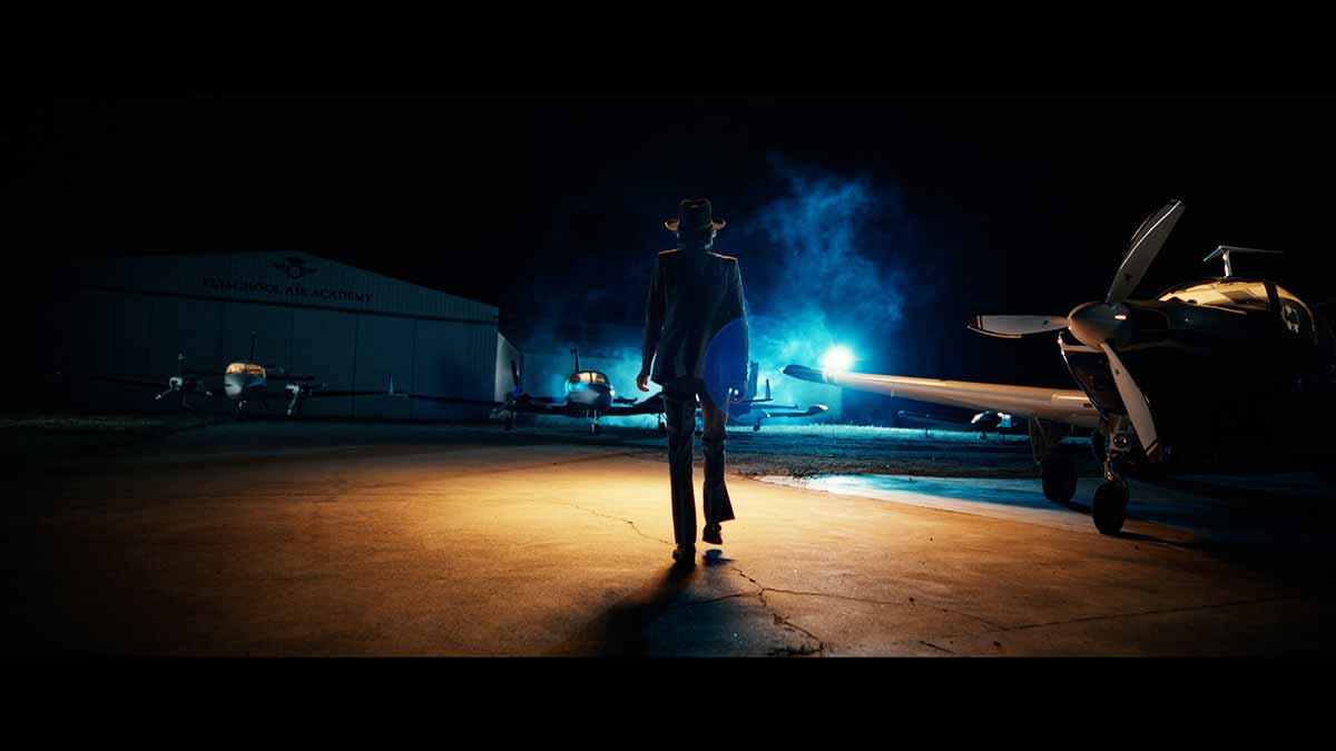 Leiva se rompe en mil pedazos en el desvelador tráiler de promoción de su nuevo disco dlvr.it/S8F339