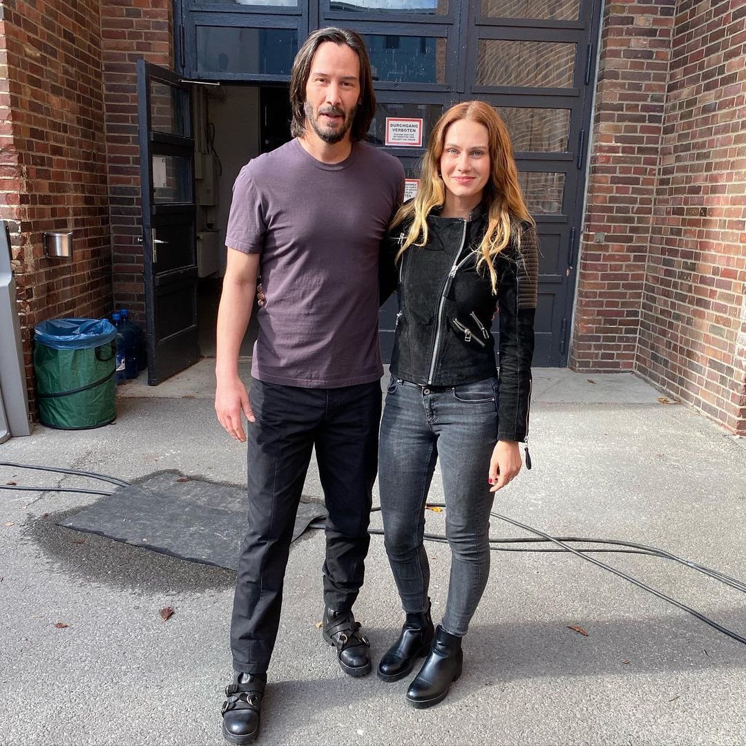 keanuscigarette's tweet photo. seeing keanu reeves wearing a shoe that is not brown boots is very mesmerising to me 😭😭😭 https://t.co/AdbAB6qVJy