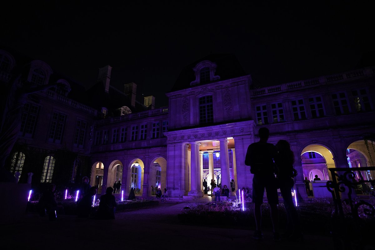 🔥Soirée électrique hier soir avec <a href="/paraoner/">Para One</a> et  <a href="/Piu__Piu__/">♡♡</a> dans les jardins du <a href="/museecarnavalet/">Musée Carnavalet</a> 
Prochain #ParisMuséeOFF le 7 octobre !

<a href="/fipradio/">FIP 📻</a> #Fip360
📷 Christophe Abramowitz / Radio France