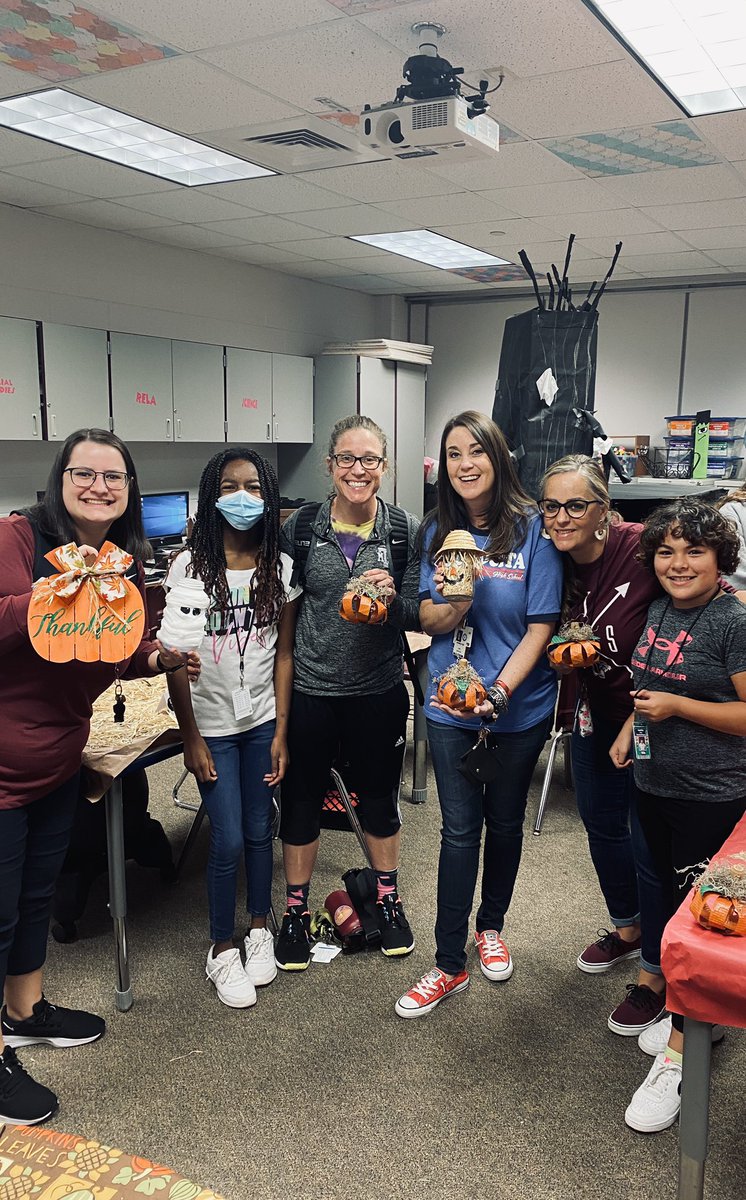 So fun shopping at the Paw Shop!! Thank you Mrs. Potter &amp; team ❤️ <a href="/MLPotter1234/">Michelle Potter</a> <a href="/DeveMonticone/">Deve Monticone</a> <a href="/EthridgeMs/">Coach Ethridge</a> <a href="/msshortis/">Lori Shortis</a> <a href="/amln21/">Anna Lindsey</a> <a href="/HumbleISD_TMS/">Timberwood Middle</a>