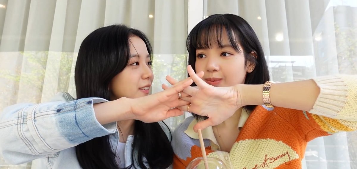 _onlyforJisoo_'s tweet photo. Jisoo being the first one to be featured in Lilifilm, Lisa's vlog and now on Lisa's reels🥺 Lisoos how are we feeling? https://t.co/RPCDNDdRYU