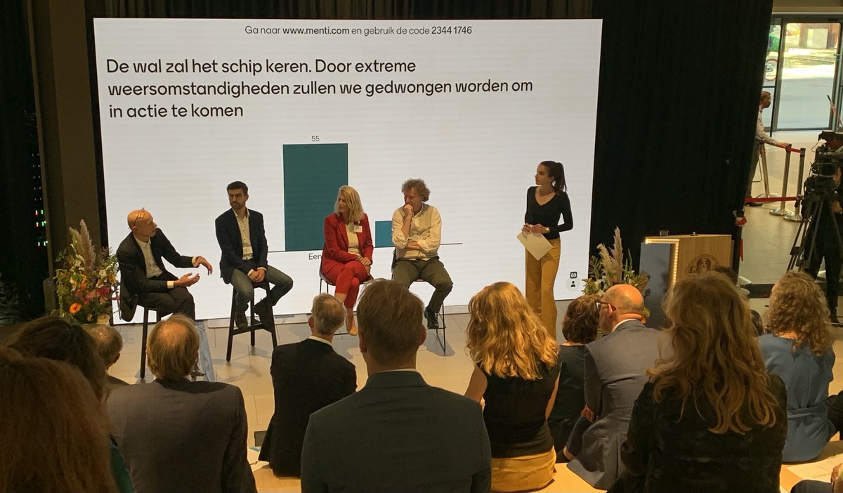 kreijns's tweet photo. “Niet doem en verderf zal zorgen voor actie maar juist kansen zullen de wereld in beweging brengen”, aldus @henkovink NL-watergezant #ClimateActionHub @tudelft https://t.co/3KXFKEXsFp