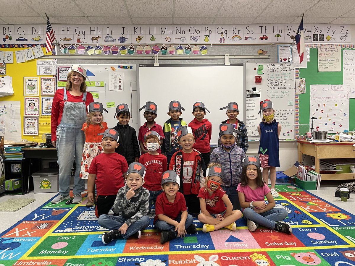littleBullfrogs's tweet photo. Ready for an “appleicious” day in the world of kindergarten! 🍏🍎 @EffieBullfrogs
 #readysetgrow #LWturbo #HappyBirthdayJohnnyAppleseed https://t.co/wh8Vq3AIN6