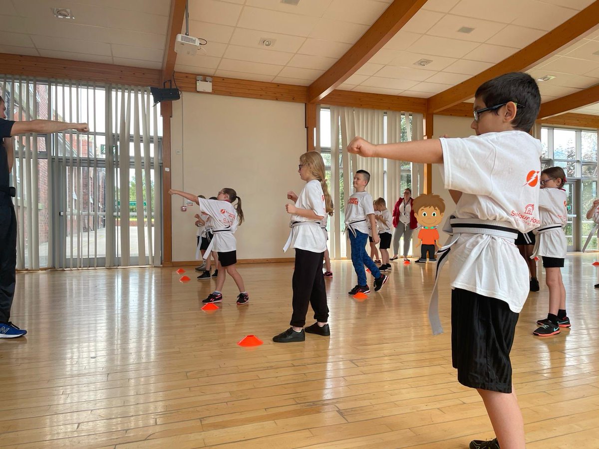 cscommunities_'s tweet photo. Edlington Victoria Academy - YOU WERE AMAZING TODAY! 🤩 For your second week, we were really impressed. 

Congratulations on receiving your first Attention stripe too 🔴 For more images and videos, head to our Facebook page: https://t.co/N0G7rcHRd5 https://t.co/kLLWghvw2d