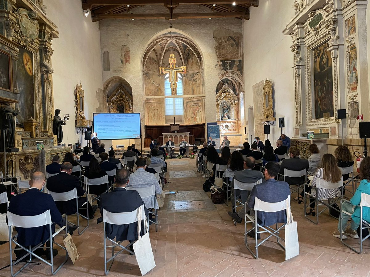 #LucaRuini - Presidente di <a href="/conai/">CONAI</a> ci esorta in questo momento a sfidare la complessità con le competenze. #Competenze, persone, innovazione che permettono all'Italia di affrontare la #transizioneecologica. Una scommessa che arriva a una nuova idea di #Europa.🇮🇹🇪🇺 <a href="/ItaliaGlobe/">Globe Italia</a>