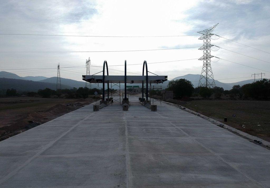 TinocoGRogelio's tweet photo. #Apaxco #RegiónZumpango
Con el PM @DanielParraOfic, realizamos un recorrido por el “Entronque Apaxco de Autopista Libramiento Norte” Km 99+600. 
@alfredodelmazo
@Edomex @ErnestoNemer @geramonro05 @SeducEdoMex @SEB_Edomex @gobierno_apaxco @SSDM_Edomex @Gustavo1497 @ZumpangoTecnica https://t.co/HKNX7ypAS1