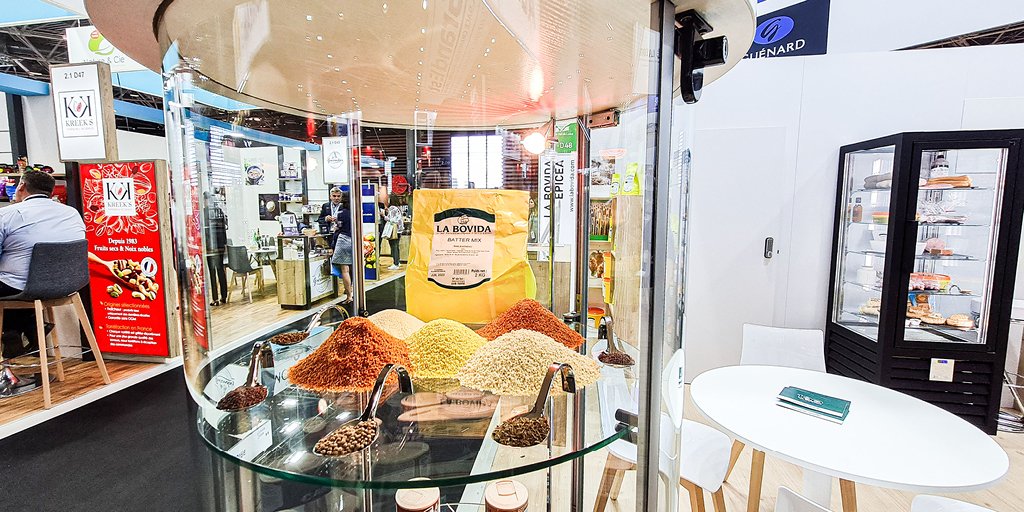 LaBovidaWeb's tweet photo. [@sirha_lyon] Nous sommes heureux de vous retrouver pour l'un des plus grands rendez-vous de la profession ! Discussions, exposition et dégustations rythment ces 5 jours intenses à @eurexpo_ . À vivre sur place jusqu'à lundi (stands 6B109-6B110 et 2.1D48) ou en photos ici 👇 https://t.co/YQsilRLxD9