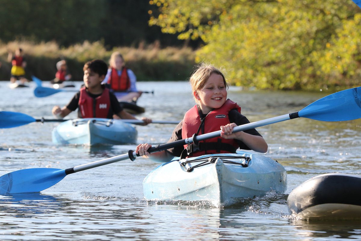LaxtonJunior's tweet photo. Our #LJSYearFive and #LJSYearSix Canoeing Club had the chance to kayak and paddleboard on the River Nene in beautiful weather this week, testing out their balance and control. They had an amazing time! #LoveOfLearning #adventure #WeAreLJS https://t.co/3Ysnw8VRyK