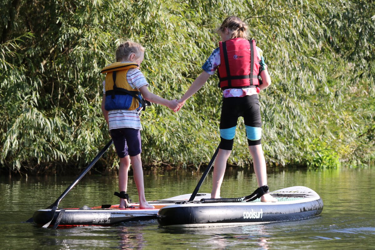 LaxtonJunior's tweet photo. Our #LJSYearFive and #LJSYearSix Canoeing Club had the chance to kayak and paddleboard on the River Nene in beautiful weather this week, testing out their balance and control. They had an amazing time! #LoveOfLearning #adventure #WeAreLJS https://t.co/3Ysnw8VRyK