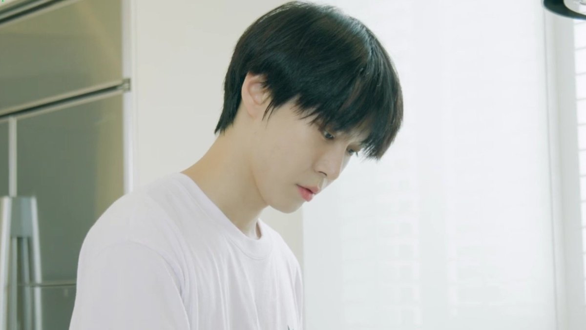DOYOUNG tweet media