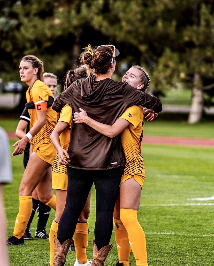 colleen__corbin's tweet photo. Woke up feeling so dang grateful!! I am so proud of this group of women and where we are headed together as a program. Can’t freaking wait to open up Mountain West play this evening!! 👊🏻💥 LET’S GO WYO!! #AIT https://t.co/1rcwwEa08r