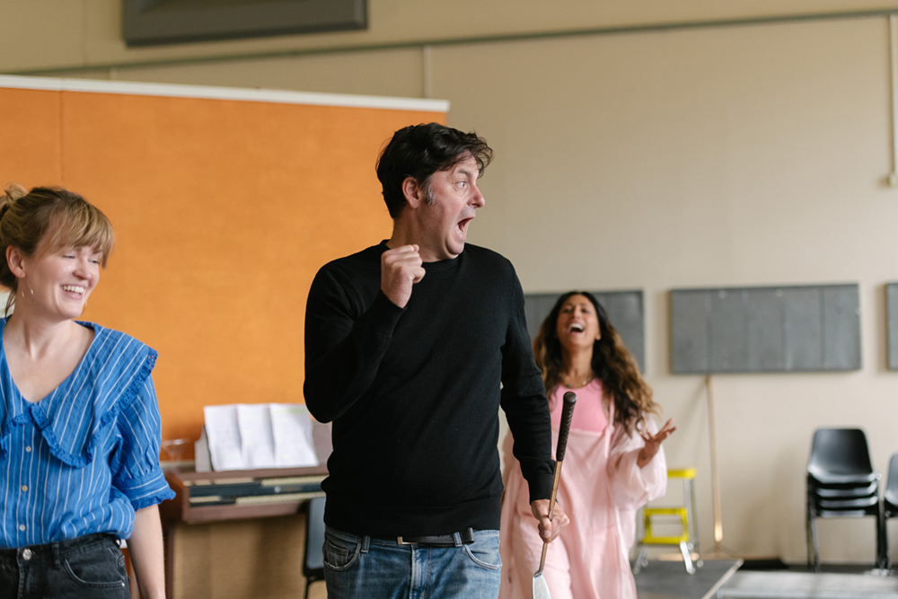 TheGoodLifePlay's tweet photo. What an absolute hoot we are having! #preeyakalidas #dominicrowan #sallytatum #nigelbetts #tessachurchard https://t.co/bWuLGFQohy