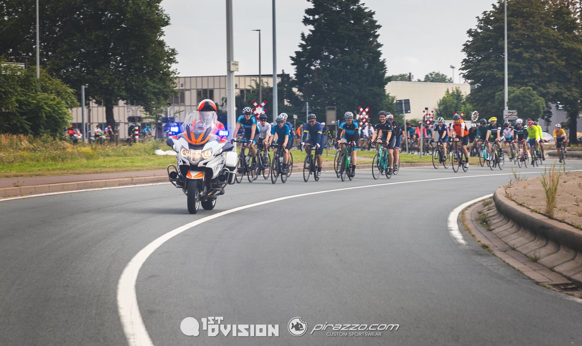 BrainSolutions's tweet photo. Ook deze editie waren we van de partij op Business&amp;Bikes, het jaarlijks event dat ondernemers op sportieve wijze bij elkaar brengt rond een specifiek goed doel. Dit jaar fietsten we met een driekoppige delegatie ten voordele van Scarfit for kids, een programma van @vzwOscare  🌟 https://t.co/ytSTnkyJKo