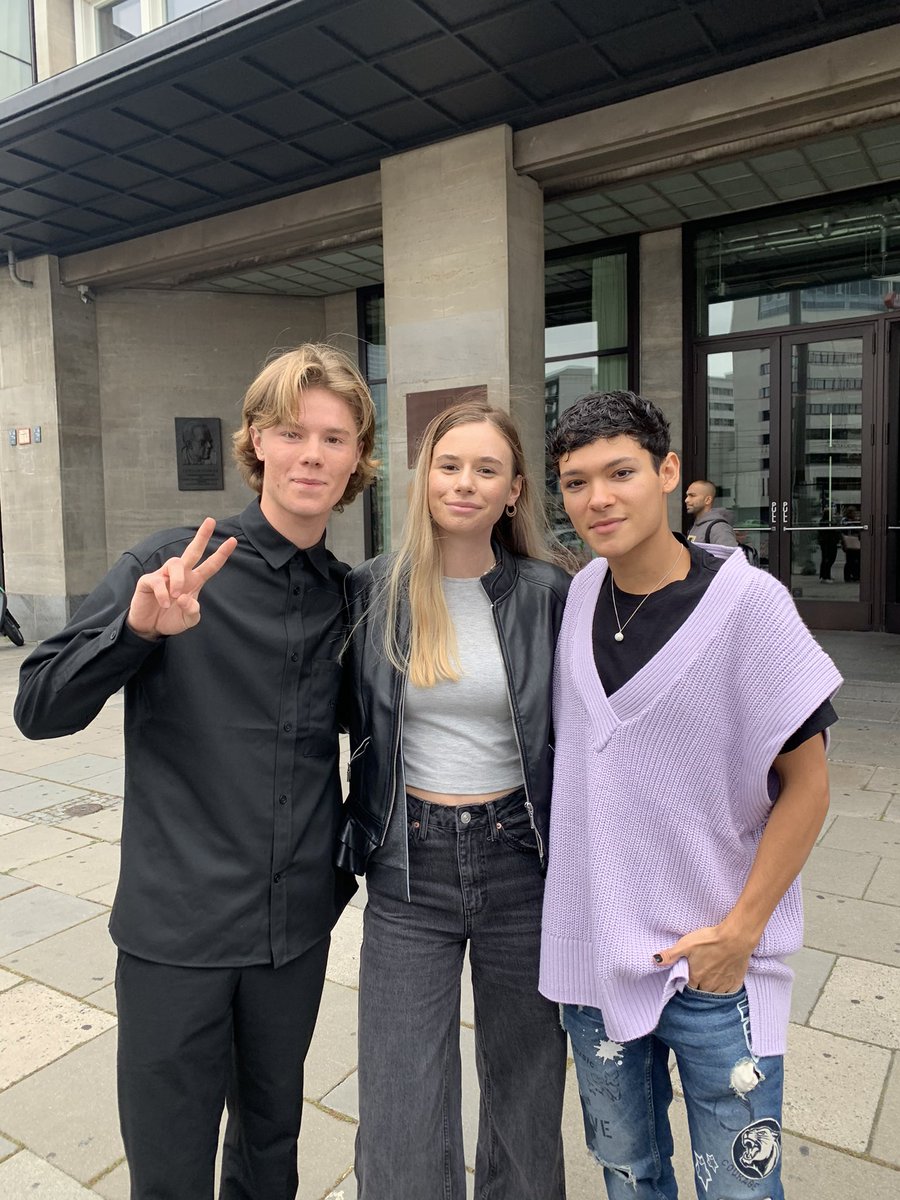 kazsdesire's tweet photo. I MET EDVIN AND OMAR IM STILL SHAKING WHAT THE FUCK https://t.co/laE0T0yfdX