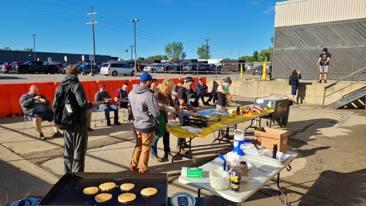 CadenaAc1cadena's tweet image. Flint Preload rocking breakfast for 2,000 safe work days!!! #ryan mervyn@ryanmervyn