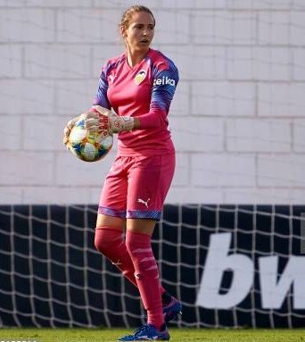 _LasChes's tweet photo. Hoy cumple 20 años Enith Salón Marcuello (@Enithsalon1), portera del @VCF_Femenino desde categorías inferiores, lleva jugado 29 partidos oficiales con el primer equipo.
#futfem #vcffem #vcf #futbolfemenino #futbol #cumpleaños #felicidades #enith https://t.co/dNl7MjrTHx