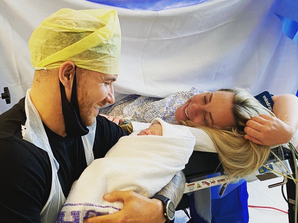 thebunsrfc's tweet photo. Congratulations to @thebunsrfc senior player @Nhayde24 Sophie &amp; Blake on the arrival of Aoife from all at St Albans RFC 🖤💛🖤💛 #BunsFamily https://t.co/wEVsS7NaIb