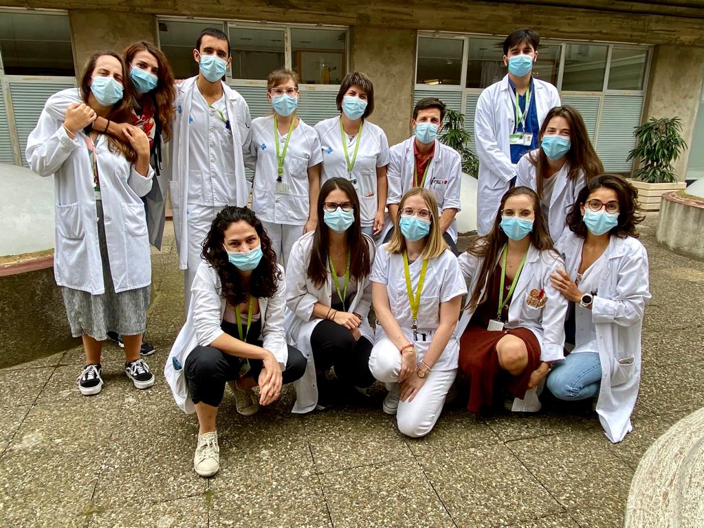 GermansTriasFH's tweet photo. Mañana se celebra el día mundial del farmacéutico🎊
Estamos orgullosos de nuestro equipo #farmaruti 🙌🏼 Un equipo unido y comprometido con su trabajo.
 #orgullofarma2021 💪🏻💊
@sefh_ @hgermanstrias https://t.co/uZhSmxH5QC