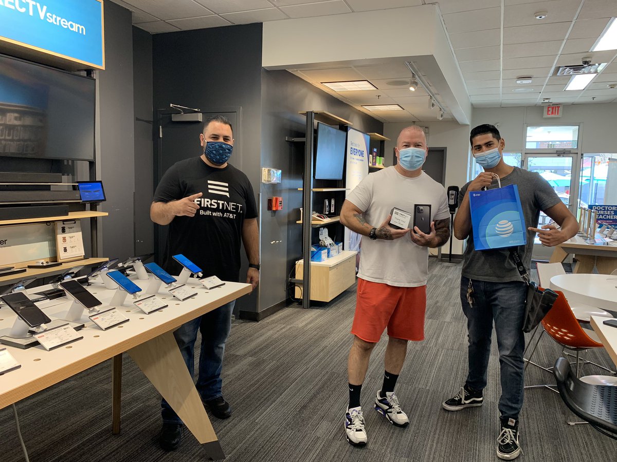 Alah Manasrah (@alahmanasrah) on Twitter photo #FindAResponder#iphoneLaunch
#NYNJ <a href="/judy_cavalieri/">Judy Cavalieri</a> <a href="/shasriq/">Shariq Jamal</a> <a href="/VitaliyZ17/">Vitaliy</a> <a href="/tiffany_atnt/">Tiffany ♈︎</a> <a href="/TrishaTCostanza/">Trisha Torres Costanza</a> @Ale_ValdezNYC #FindAResponder#iphoneLaunch
#NYNJ <a href="/judy_cavalieri/">Judy Cavalieri</a> <a href="/shasriq/">Shariq Jamal</a> <a href="/VitaliyZ17/">Vitaliy</a> <a href="/tiffany_atnt/">Tiffany ♈︎</a> <a href="/TrishaTCostanza/">Trisha Torres Costanza</a> @Ale_ValdezNYC