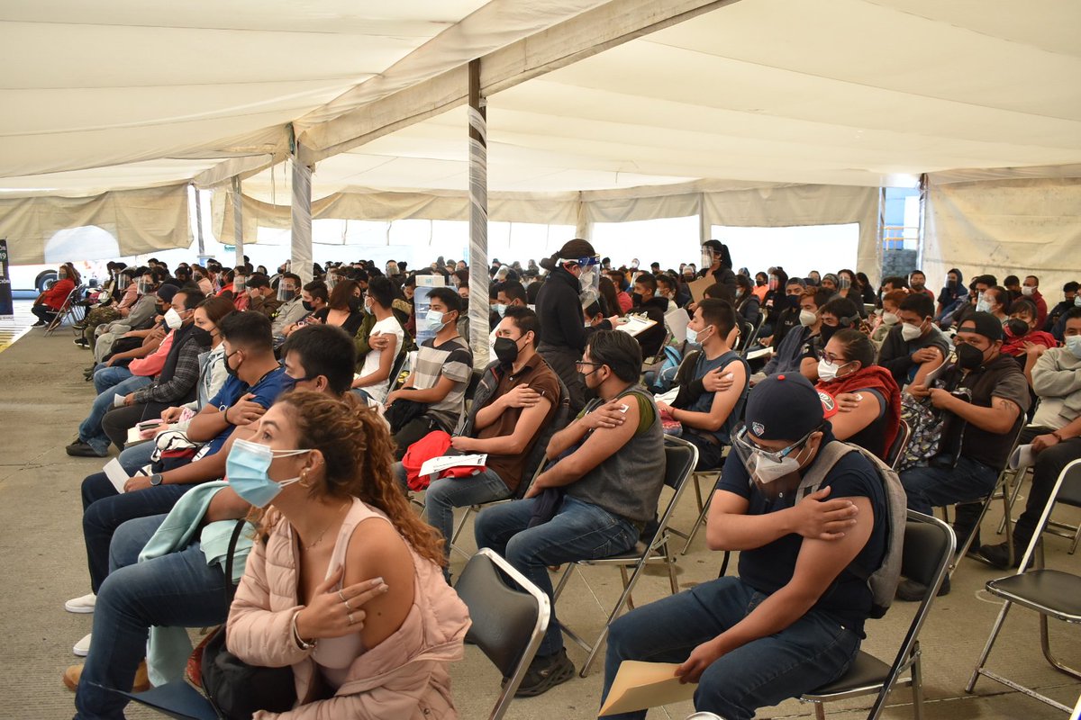 ¡GRAN TRABAJO EN EQUIPO! En el Corredor Industrial Malintizi de Tlaxcala se aplican 2450 dosis del biológico Sinovac, Pfizer y AstraZeneca a los TRABAJADORES pertenecientes a la <a href="/CTM_MX/">CTM Nacional</a> con el apoyo del <a href="/Tu_IMSS/">IMSS </a> <a href="/bienestarmx/">Bienestar</a> <a href="/CANACINTRAMex/">CANACINTRA México</a> @SEDENAmx <a href="/EjercitoMex/">Ejército Mexicano y Guardia Nacional</a> <a href="/leobardosoto/">Leobardo Soto</a>