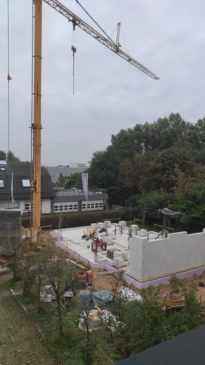lotharjohnde's tweet photo. Die Mauer wird dank der Kalksandsteine immer größer 😁 #lotharjohn #lohmannbau https://t.co/Iqlw28JaWt