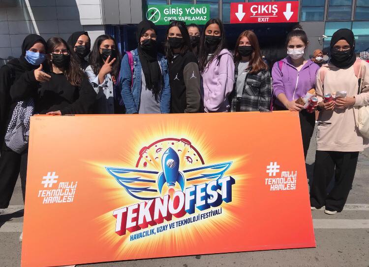 Kanatları yere basmayan tek festival.
🤖🛰️📡Teknofest Ziyaretlerimiz 4.gün.
Ataşehir Kız Anadolu İmam Hatip Lisesi idareci,öğretmen ve öğrencilerimiz #Teknofest'in 4. gününde festival alanında. #milliteknolojihamlesi
@ismail_gunday <a href="/NaciCENGZ1/">Naci CENGİZ</a> <a href="/teknofest/">TEKNOFEST</a> <a href="/ist_arge/">İSTANBUL MEM AR-GE</a> <a href="/atasehir_k/">Ataşehir Kız Anadolu İmam Hatip Lisesi</a>